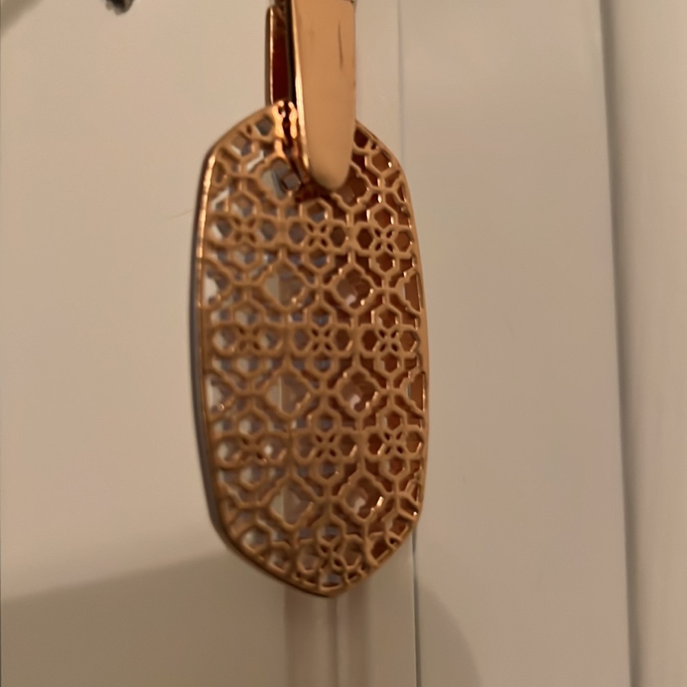 Gently used rose gold Kendra Scott Filigree long necklace